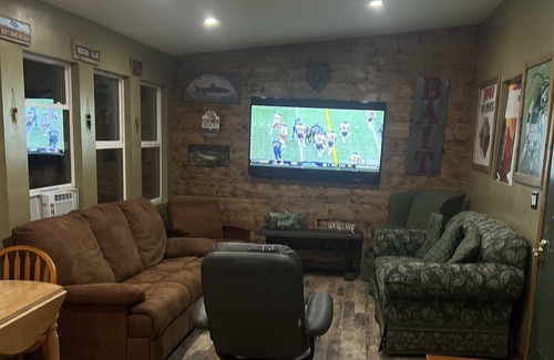 Hinton Cabina | Brand New Cabin on Greenbrier/New Room