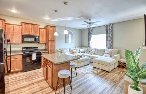 Tallahassee Condominio | Brand new chic condo minutes from FSU/TCC/FAMU!