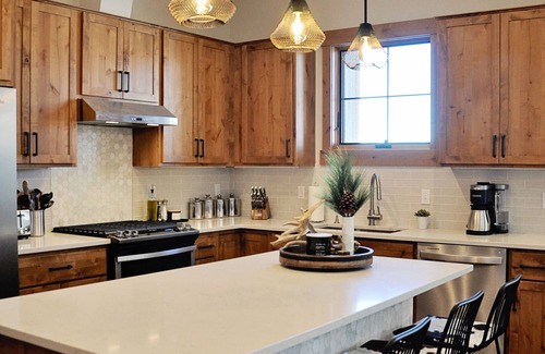 Fraser Condominio | BRAND NEW Contemporary 2 BR near Winter Park Ski Resort on Shuttle w/priv hottub