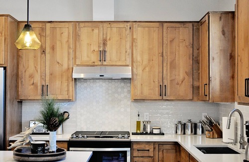 Fraser Condominio | BRAND NEW Contemporary 2 BR near Winter Park Ski Resort on Shuttle w/priv hottub