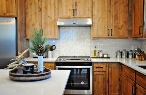 Fraser Condominio | BRAND NEW Contemporary 2 BR near Winter Park Ski Resort on Shuttle w/priv hottub