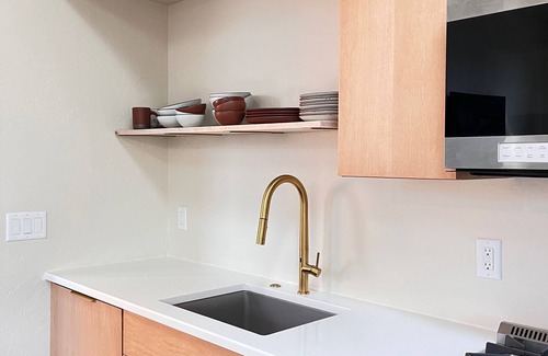 Asheville Cabaña | Brand new cottage in charming Norwood Park