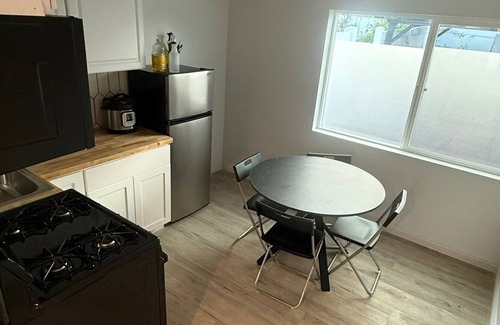 Woodland Hills Apartamento | Brand new, cozy, private and peaceful one bedroom, one bath apartment