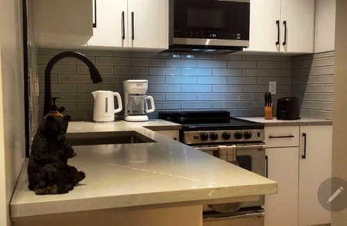 Surrey Newton Apartamento | Brand new Cozy studio in upscale neighborhood!