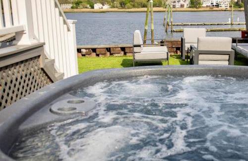 Fair Haven Casa | Brand new cozy waterfront house w jacuzzi