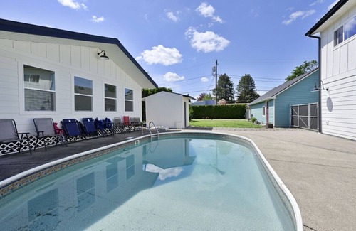 Grant Casa | Brand New Custom Built Cottage in Downtown w/Pool