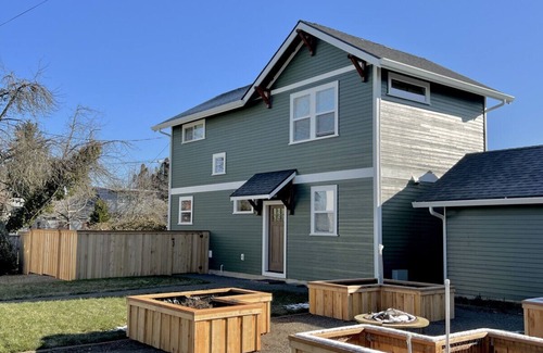 Grant Casa | Brand New Custom Built Cottage in Downtown w/Pool