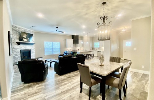 Kemah Casa | Brand new custom home, with 3 en-suite bedrooms, located in prime Kemah spot!
