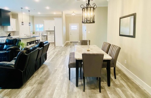 Kemah Casa | Brand new custom home, with 3 en-suite bedrooms, located in prime Kemah spot!