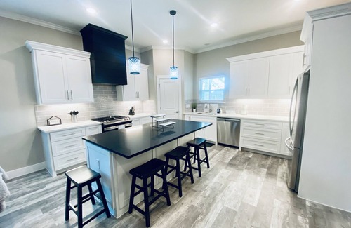 Kemah Casa | Brand new custom home, with 3 en-suite bedrooms, located in prime Kemah spot!