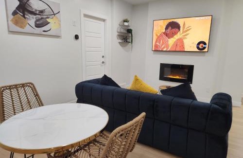Southeast Calgary Apartamento | Brand New Deluxe 2 Bedroom Suite with AC & Den