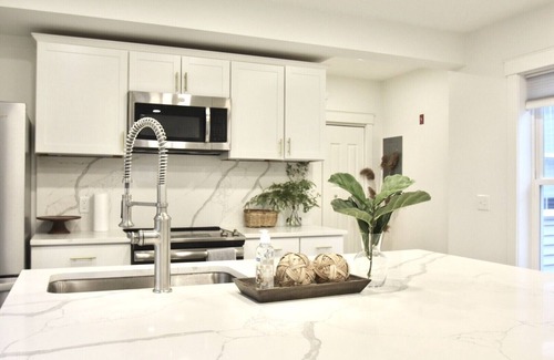 Brunswick Apartamento | Brand New Downtown 2BR on Noble Next to Bowdoin(Safe&Sound)