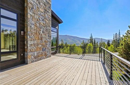 Three Peaks Casa | Brand New Eagles Nest Property