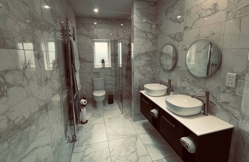 Rostrevor Casa | Brand new ECO Build in heart of village , near sea and mountains