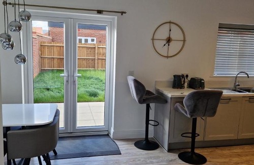 Peterborough Casa | Brand new Entire 4-Bed House in Peterborough
