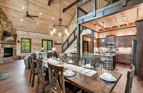 Sevierville Casa | Brand NEW. 20 Minutes to Dollywood-/Hot Tub/Indoor Pool/Fire Pit