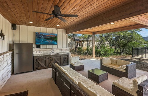 Sabinal Casa | Brand new for 2025 | On the golf course in Concan