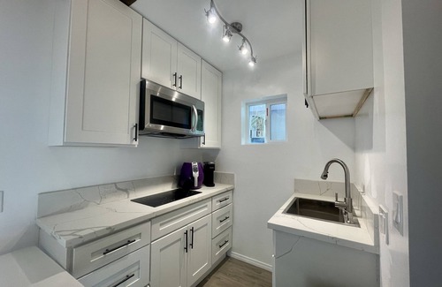 North Hollywood Cabaña | BRAND NEW Guesthouse in BEST LOCATION in NoHo!!!
