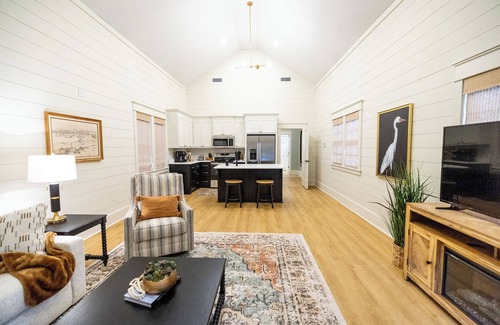 Laurel Chalet De Esquí | Brand New, Historic District, Walkable, 5 Star