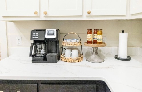 Laurel Chalet De Esquí | Brand New, Historic District, Walkable, 5 Star
