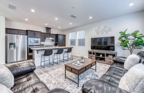 Raisin Casa | Brand new home in the beautiful Riverstone community