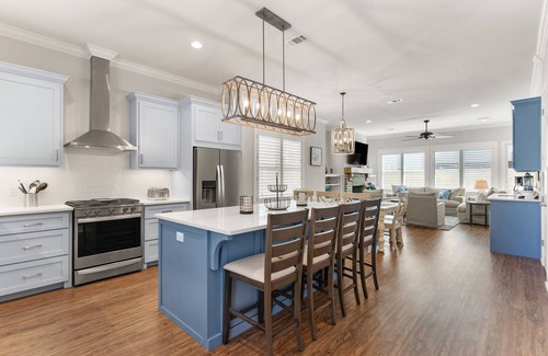 King City Casa | Brand New Home, Sleeps 10, Pool and Screened-in Porch with TV!