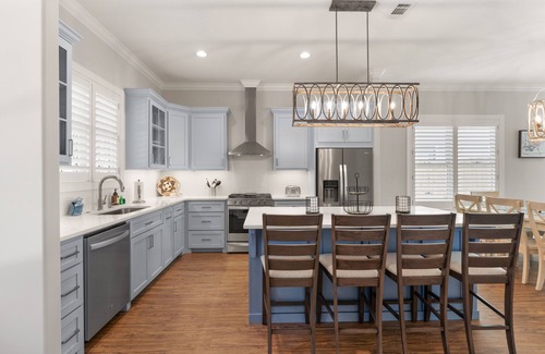 King City Casa | Brand New Home, Sleeps 10, Pool and Screened-in Porch with TV!