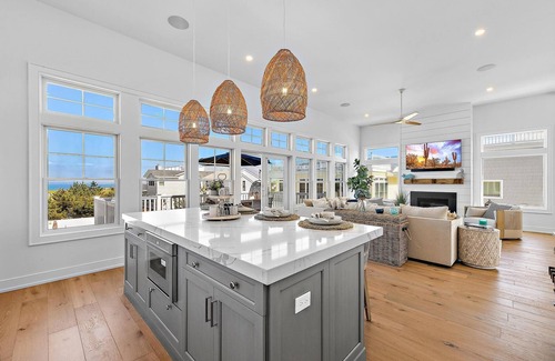 South Beach Haven Casa | BRAND NEW HOUSE with POOL and HOTTUB - one off the beach