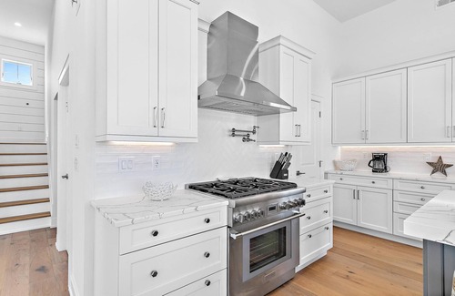 South Beach Haven Casa | BRAND NEW HOUSE with POOL and HOTTUB - one off the beach
