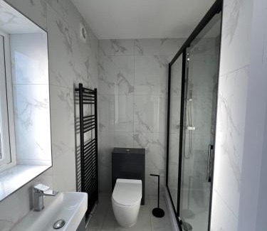 Waltham Cross Casa | Brand New, Immaculate 3 Bed 3 Shower room House