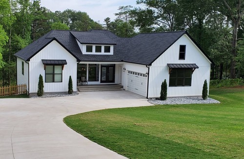 Greer Casa | BRAND NEW Lake House, Relaxing Retreat, 15 Min from GSP