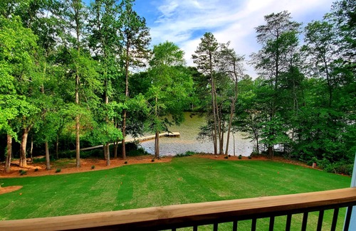 Greer Casa | BRAND NEW Lake House, Relaxing Retreat, 15 Min from GSP