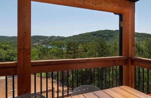 Hollister Casa | Brand New! Lake View with Arcade Game Room! Fully stocked kitchen!