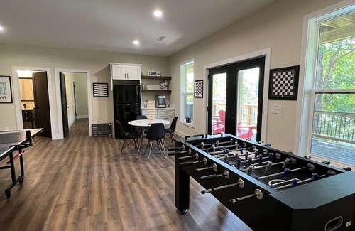 Speedwell Casa | Brand New! Lakefront, minimal steps to water. Large private dock, Chef's kitchen