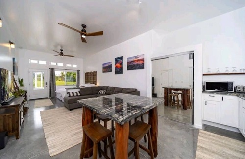 Keaau Apartamento | BRAND NEW - Lave Suite - Large Studio Apartment