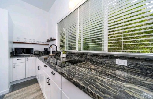 Keaau Apartamento | BRAND NEW - Lave Suite - Large Studio Apartment