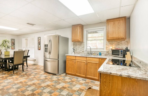 Lithonia Casa | Brand New Listing!! 7BR 4BA , Gated Single Family Home, Pool, Hot Tub