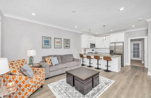 Old Hickory Casa | BRAND NEW LISTING DISCOUNT - The Crow's Nest at Turtle Bay Marina