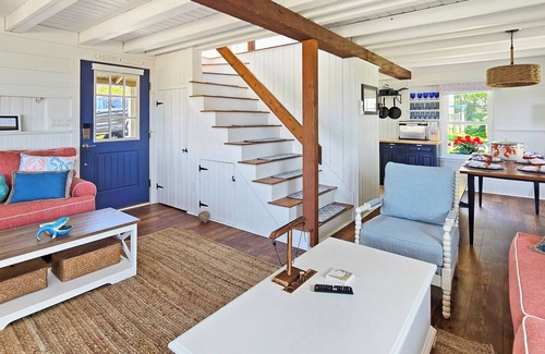 Wellfleet Cabaña | BRAND NEW LISTING--Darling 2BD Cottage--A/C, Amazing Deck & Screen Porch, Walk to Town Center & Mayo Beach