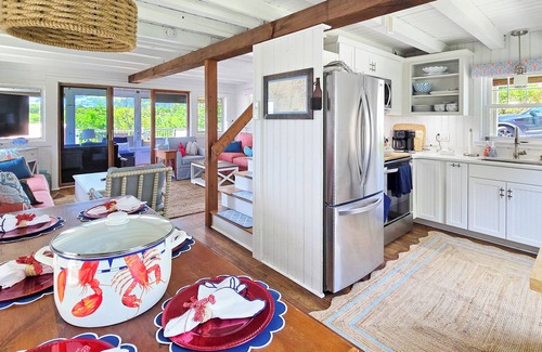Wellfleet Cabaña | BRAND NEW LISTING--Darling 2BD Cottage--A/C, Amazing Deck & Screen Porch, Walk to Town Center & Mayo Beach