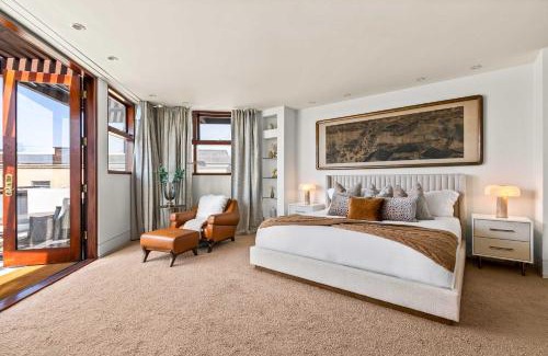 Village of La Jolla Casa | Brand New Listing Elegant 7BR Masterpiece Walk to Beach Shops & Dining