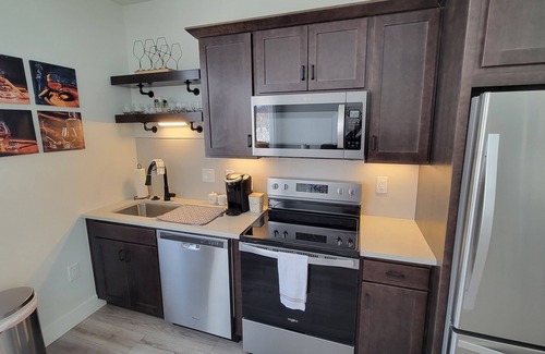 Traverse City Condominio | BRAND NEW LISTING Cozy 1-bedroom condo with WiFi, AC in fabulous Traverse City