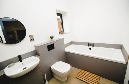 Tunstead Casa | *BRAND NEW* Lop Barn - Barn conversion