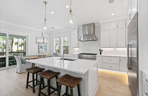 Village of Sugar Beach Casa | Brand NEW! LSV, Pool, 4 Bikes, Pet Friendly, Steps to the Beach!