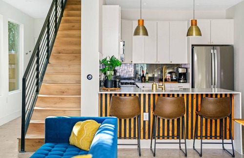 Govalle Casa | Brand new Luxe Modern Retreat in East Austin | Google Fiber | Patio | Fire pit