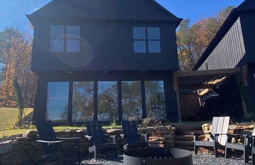 Waleska Casa | BRAND NEW! Luxurious Lakefront Property Perfect for Families & Friends!