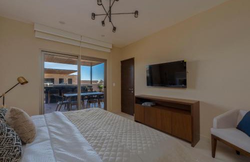 El Tezal Apartamento | Brand New Luxury PH with Private Pool and Views