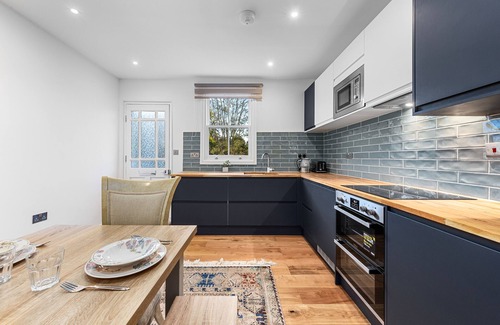 Barnet Casa | Brand New Modern 2 Bedroom House in Barnet, London