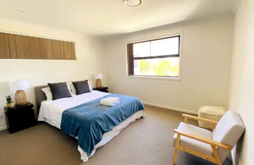 Kellyville Casa | Brand New Modern 4 BrHouse closed to lake
