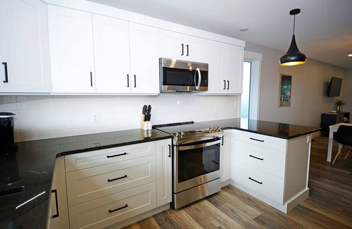 Pincher Creek Casa | BRAND NEW modern 2-bedroom, close to the mountains.